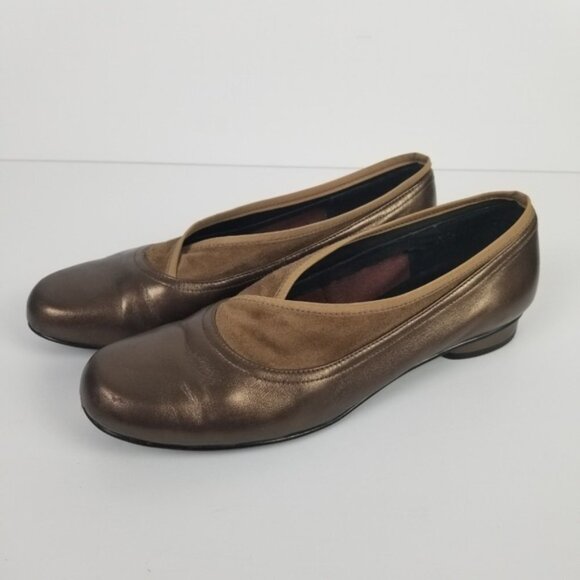 Ros Hommerson Gold Leather Flats Women's 8 Slip On Suede Trim - Picture 3 of 8